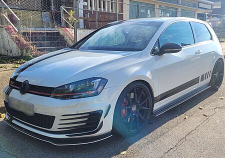 VW Golf GTI Volkswagen Performance BlueMotion Technology