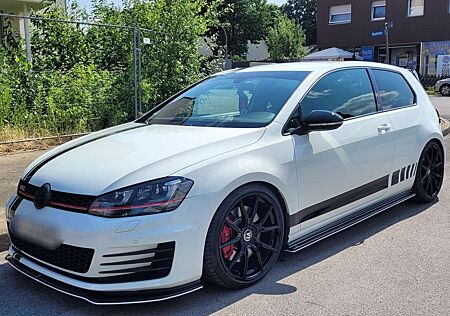 VW Golf GTI Volkswagen Performance BlueMotion Technology