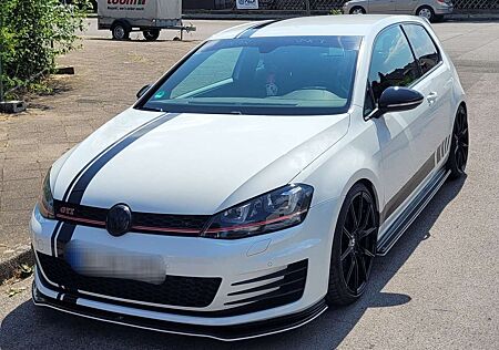 VW Golf GTI Volkswagen Performance BlueMotion Technology