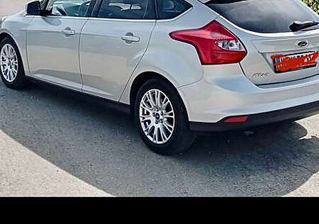 Ford Focus Turnier 1.6 TDCi DPF Start-Stopp-System Titanium