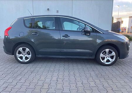 Peugeot 3008 Premium. Top Zustand, Panorama Dach.