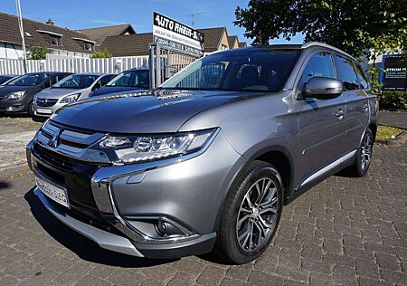 Mitsubishi Outlander Top 4WD 1-Hand/7 Sitze/Leder/Navi !!