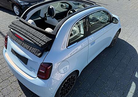 Fiat 500E La Prima Magic Eye Sonderfarbe Himmelblau
