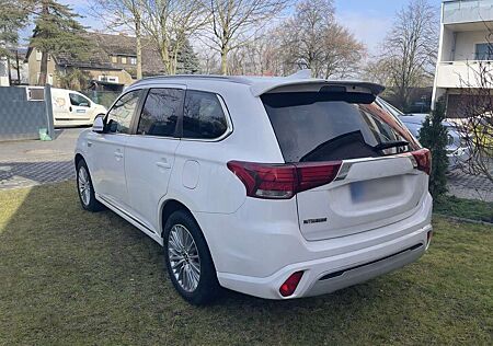 Mitsubishi Outlander PHEV Basis 4WD