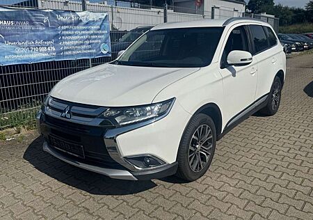 Mitsubishi Outlander Plus 4WD 2.2DI-D |7-SITZE|LED|NAVI|