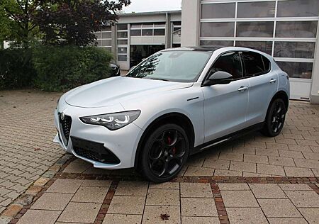 Alfa Romeo Stelvio Competizione Q4 Werksgarantie 08-27