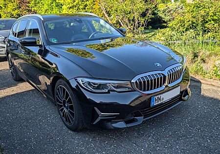 BMW 320 d Luxury Line + HUD + LaserLight + AHK + 8 ber