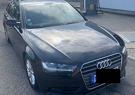 Audi A4 Avant 2.0 TDI DPF clean diesel quattro Attracti