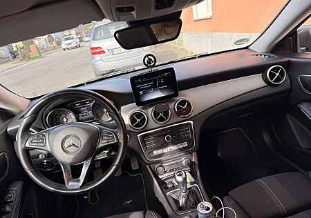 Mercedes-Benz CLA 180 (117.342)