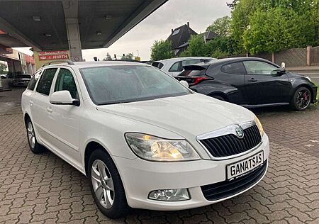 Skoda Octavia Combi Elegance-Klimaautomatik-AHK-Navi