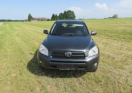 Toyota RAV 4 2.0 4x4 Automatik