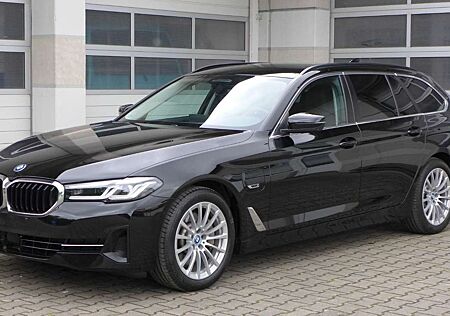 BMW 530 e Touring/AHK/360°Kamera/HiFi Harman-K/Memory