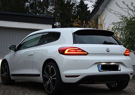 VW Scirocco Volkswagen 2.0 TSI (BlueMotion Technology) DSG Sound