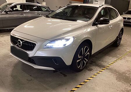 Volvo V40 Cross Country Pro Leder Navi AHK Pano