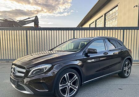 Mercedes-Benz GLA 200 CDI *3,8%FINANZIERUNGSZINS*PANORAMA*ALLRAD