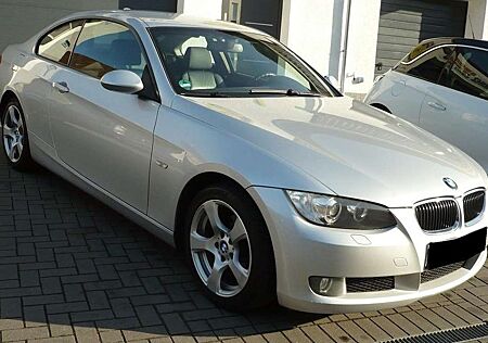 BMW 320i 320 3er Coupe Coupe Aut. Leder Xenon Sitzheizung