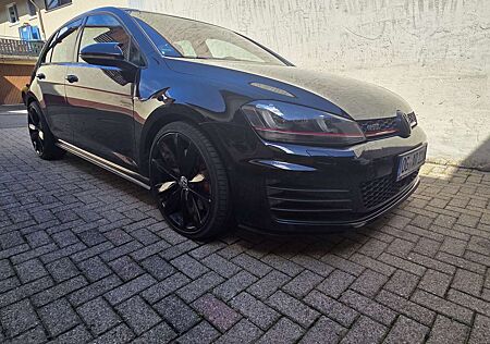 VW Golf GTI Volkswagen Performance BlueMotion Technology DSG