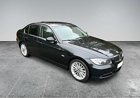 BMW 330xd 330 DPF Aut. SD*AHK*PDC*Leder*