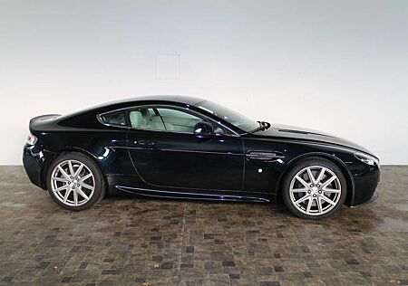 Aston Martin V8 Vantage 4,7i, Scheckheft gepflegt bei