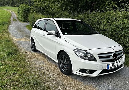 Mercedes-Benz B 180 (BlueEFFICIENCY) 7G-DCT