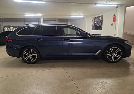 BMW 540 5 Touring540d xDriveLederHeadUp18ZollInovatiHIFI