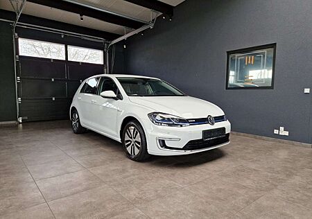 VW Golf Volkswagen e- VII Lim.*WÄRMEPUMPE*NAVI*LED*SCHNELLLADE*