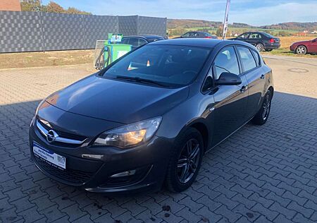 Opel Astra J Lim. 5-trg. Fun