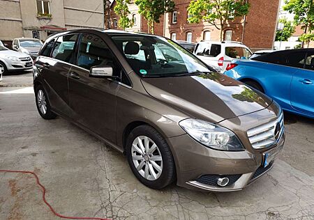 Mercedes-Benz B 180 AUTOMATIK/77TKM/PDC/TEMPOMAT