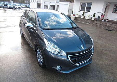 Peugeot 208 Allure,KLIMA,ALU,LEDER,SITZHEIZUNG.