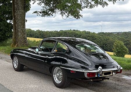 Jaguar E-Type Jaguar E-Type Serie 2 2+2 (1969) – Note 2- (Gutachten) – Schwarz/Biscuit – Automatik – Seit 1990 in einer Hand