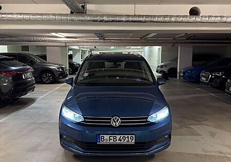 VW Touran Volkswagen 2.0 TDI SCR DSG IQ.DRIVE