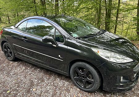 Peugeot 207 CC 120 Black & White Edition