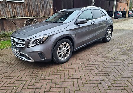 Mercedes-Benz GLA 220 GLA 4Matic 7G-DCT AMG Line
