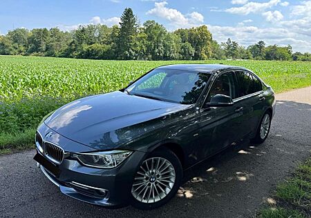 BMW 318 *LUXURY LINE*