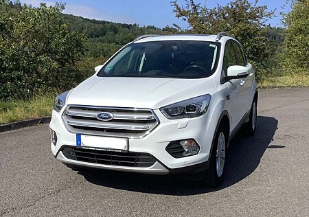 Ford Kuga 1.5 EcoBoost 2x4 Titanium
