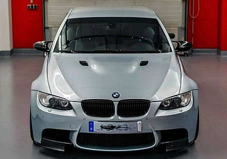 BMW M3 Drivelogic!4,0-Liter-V8-Motor mit 420 PS