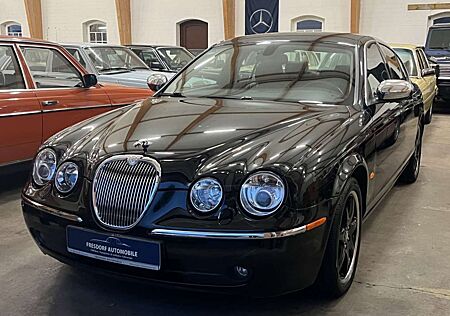 Jaguar S-Type 4.2 V8 Executive, gepfl. Rentnerfahrzeug