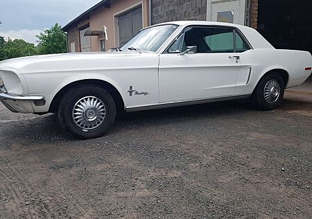 Ford Mustang 67er coupè / V8 / 4,7L