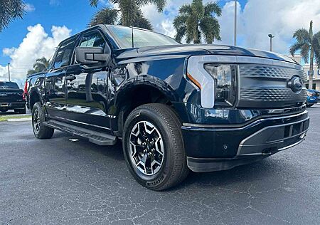 Ford F 150 Lightning SXT AWD Elektro 2023 dunkelblau