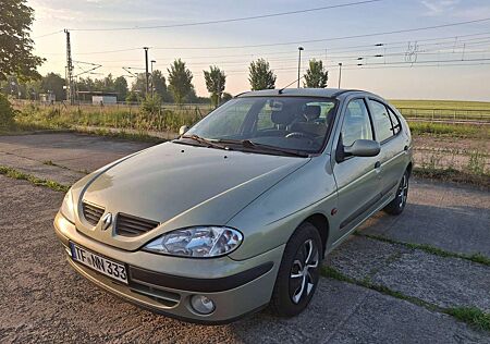 Renault Megane Stufenheck 1.4 16V – Top Zustand, TÜV 11/27 !!!!!!