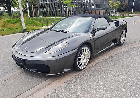 Ferrari F430 Spider F1 Challengefelgen und Racingsitze