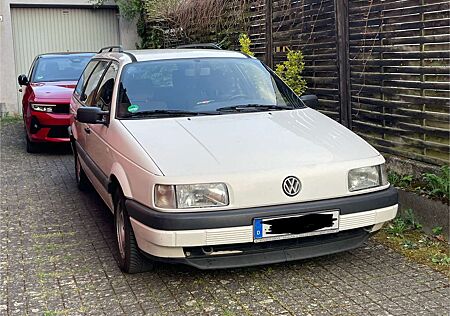 VW Passat Variant Volkswagen 1.6 GL "Nasenbär" B3