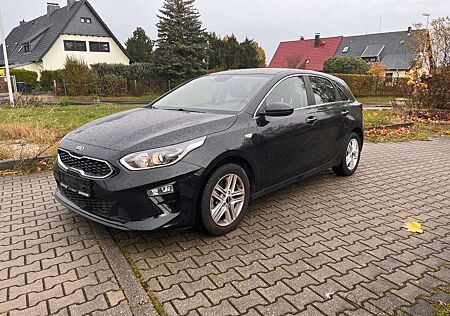 Kia Cee'd Ceed / Ceed 1.5T DCT Vision Navi Komfort 16"/S.heiz/PDC