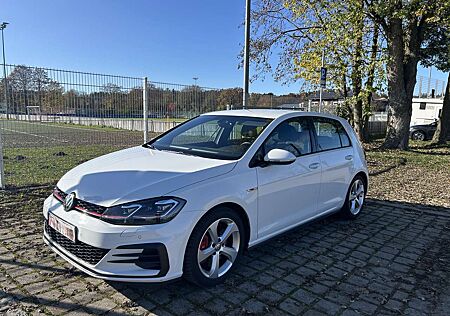 VW Golf GTI Volkswagen 2.0 GTI DSG Performance