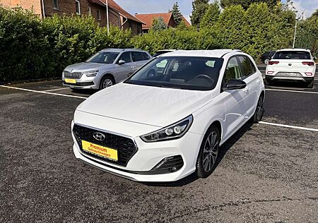Hyundai i30 1.4 T-GDI YES! Alu 17" Navi SHZG RFK