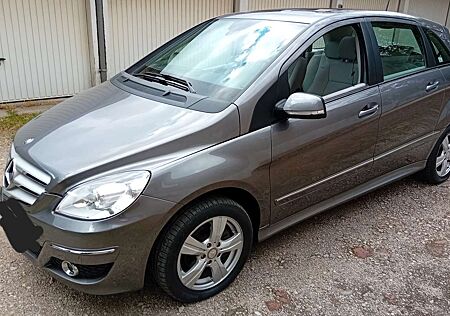 Mercedes-Benz B 180 AUTOMATIK-ORIGINAL-73-TKM-SCHECKH.1.HAND-PDC