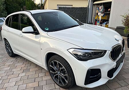 BMW X1 20i M Paket NavL Pano HUD HiFi Kam Komf AHK 19