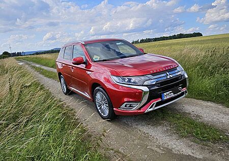 Mitsubishi Outlander 2.4 4WD Plug-In Hybrid Top