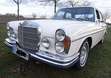 Mercedes-Benz 280 SE/8