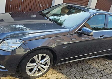 Mercedes-Benz E 220 CDI DPF BlueEFFICIENCY Automatik